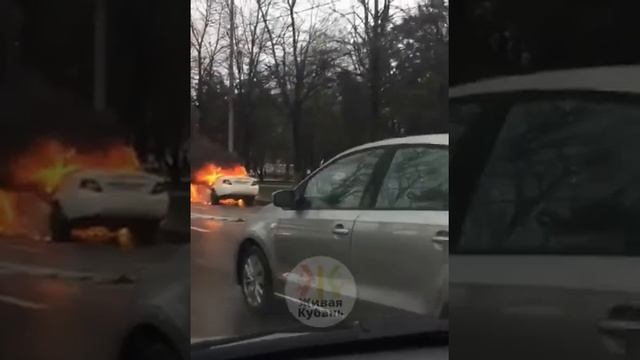 В центре Краснодара сгорела машина