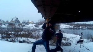 Поисковый магнит прилип к мосту как оторвать?