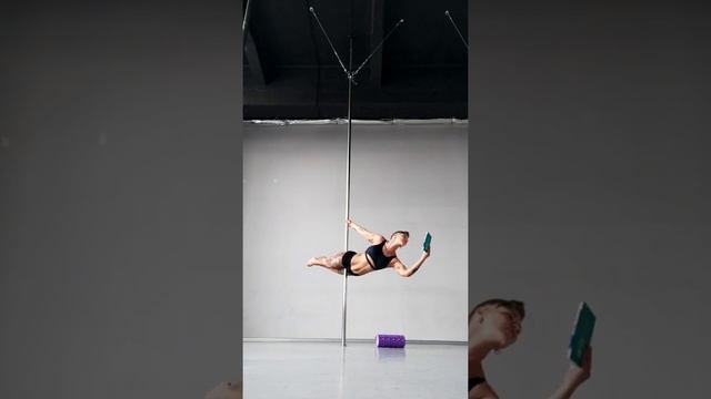 Любите ли вы читать? #dance #poledance #пилон #polelife #sports #acrobatics