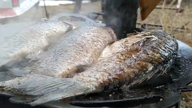 Самые вкусные жареные КАРАСИ на костре/на сковороде САДЖ