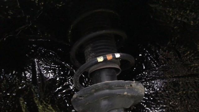 Жидкая шумоизоляция применяется для уменьшения шума шин в салоне во время движения Volkswagen Jetta
