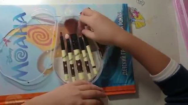 Обзор на кисти для макияжа детей смотреть онлайн