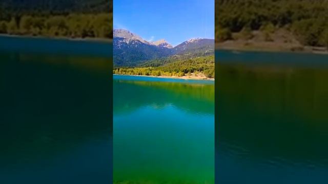 Греция. Прекрасное озеро в Горах. Лутраки