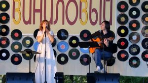 Лариса Брохман - (две песни) Конфета + Плакать