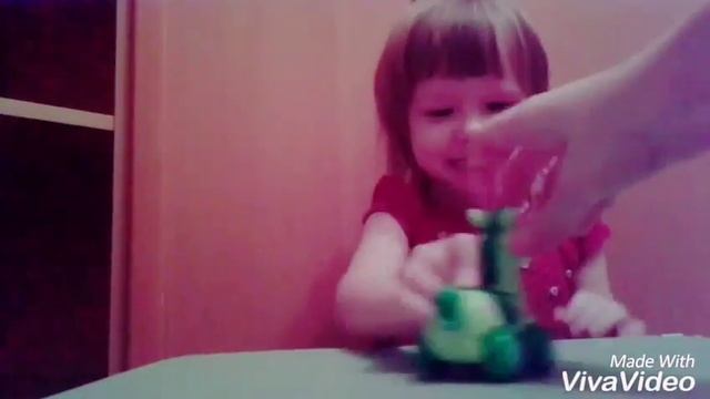 Большая корзина с игрушками,и классная лошадка. смотреть онлайн