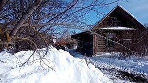 Как сносят старые дома.