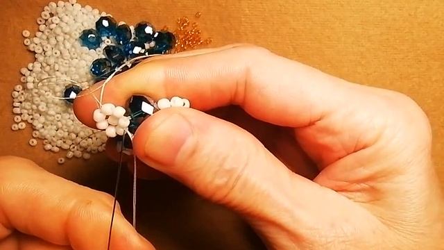 #biser #beads #сережкиизбисера  #handmade  #сережки Голубо-белые треугольники (новинка)