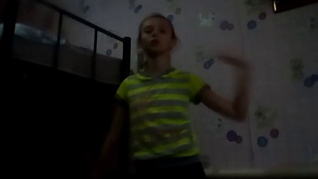 Танцую танец под песню,,Детство