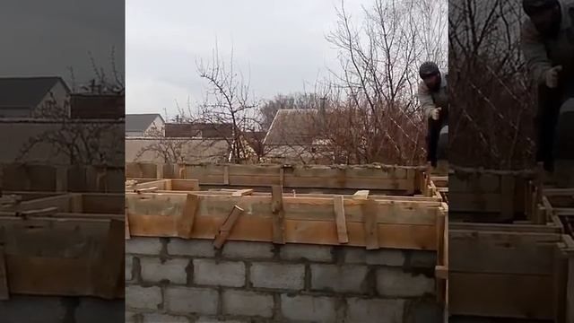 Заливка армопояса. Для дома из шлакоблока. Металл Монтаж.