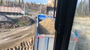 Экскаватор Volvo 300ка погрузка самосвала  #экскаваторы #экскаваторщик