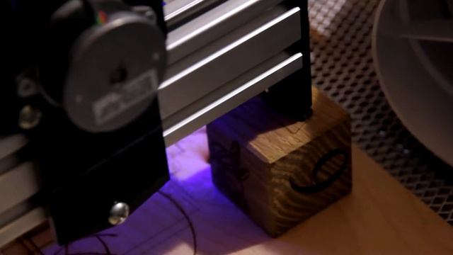 Лазерная гравировка на деревянных кубиках смотреть онлайн