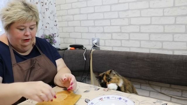 Такую грудку под овощами любит мой муж. Простой  супчик из куриных шеек.