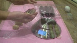 Лунные пряники с пастой из красной фасоли (豆沙月饼, Dòushā yuèbǐng). Китайская кухня.