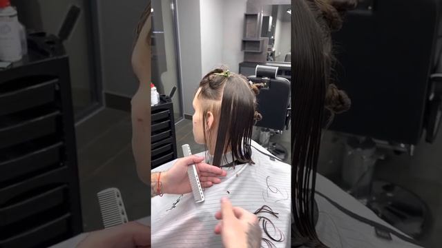 Пошаговая техника удлинённой стрижки смотреть онлайн