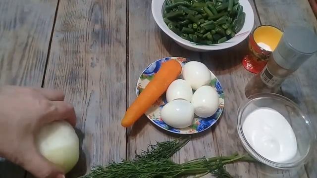 Салат с зеленой стручковой фасолью яйцом и грибами