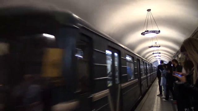 Электропоезд 81-714.5 станция Новокузнецкая смотреть онлайн