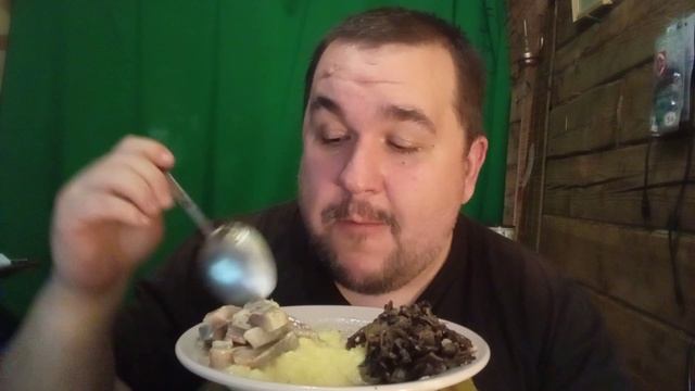 Обжор картошка пюре, опята и селедка смотреть онлайн