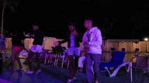 Кубинцы танцуют.