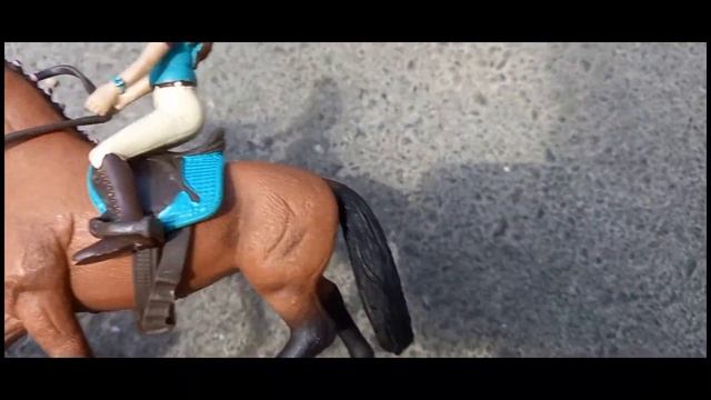 Домашняя лошадь против дикой лошади. лошади шляйх. смотреть онлайн