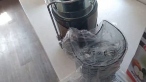 Распаковка — Соковыжималка Aresa AR-2502