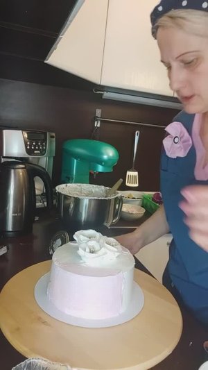 Цветок ЭУСТОМА из крема БЗК