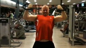 Robin 4 keer 31,5 kg Overhead Cable Biceps Curl.MOV