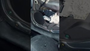 открываем заднюю дверь Фольксваген Бора