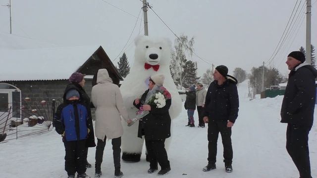 Белый медведь на юбилее