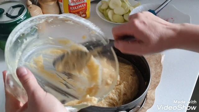 Вкуснейший сметанный пирог с ягодами! можно и с яблоками.