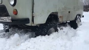 По снегу пробуем на Land Cruiser105,Ниве,Уазе,Квадре.(застряли все)