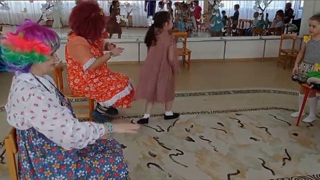 Праздник посвященный дню восьмое марта. Старшая группа