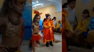 Вдруг как в сказке скрипнула дверь.