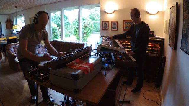 ZYBRO improvisation track.VIRUS C + TI, V-SYNTH GT 2.0, TR-8, MOOG MOTHER32, MOOG SUB37 смотреть онлайн