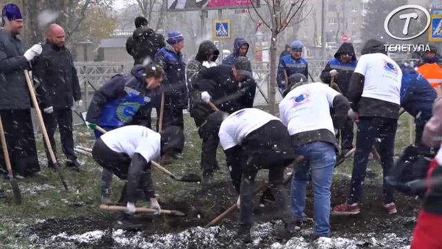 В рамках акции «Новомосковск, дыши» высадили 12-летние саженцы клена смотреть онлайн