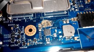 батарея ноутбука подключена но не заряжается мигает индикатор батареи и сети