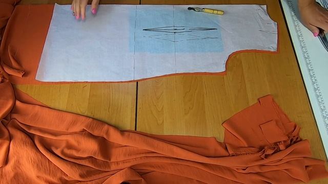 Платье с запахом и драпировкой, отрезное по линии талии. Моделирование и раскрой.mp4