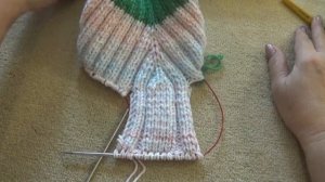 Сама придумала, сама связала. Пролучилось неплохо. Очень красивые тапочки с красивым мысиком