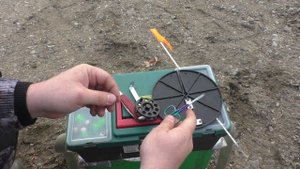 Простая и быстрая оснастка жерлицы. Рабочая оснастка зимней жерлицы.