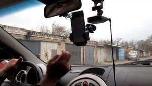 Четыре способа крепления навигатора на автомобиле.