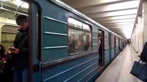 Электропоезд 81-710 "ЕЖ-3" (Ем-508т) №52 на станции метро Кузьминки