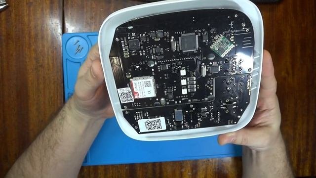Распаковка и разборка комплекта сигнализации Ajax Hub Plus (Ajax StarterKit Plus)