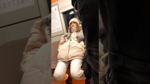УВИДЕЛ ГРУСТНУЮ ДЕВУШКУ В МЕТРО | ПОДНЯЛ ЕЙ НАСТРОЕНИЕ