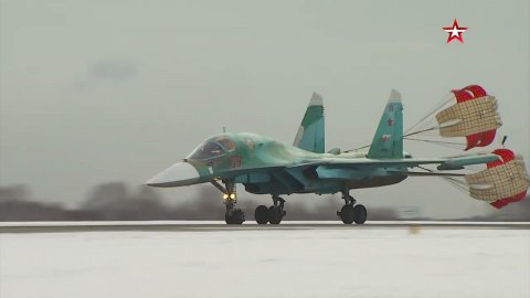 Экипажи Су-34 и Су-24МР ЦВО отработали ведение авиаразведки и воздушного боя