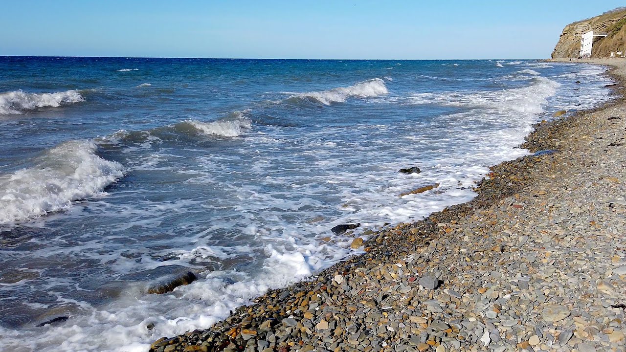 Особенно море. Анапа море волны. Осень черное море Анапа. Черное море Анапа видео. Море шум волны релакс.