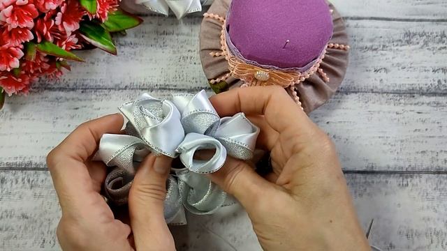 Праздничные бантики из атласной ленты и парчи Ювелирная серединка своими руками \Master diy  канзаш