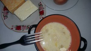 Омлет с луком и сыром