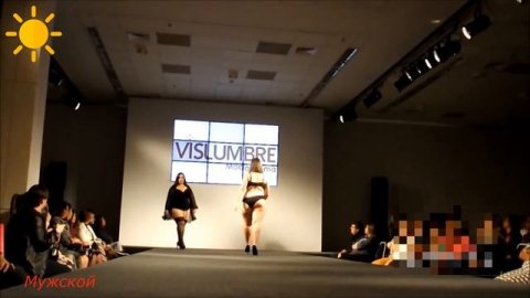 Пышные модели на подиуме. Толстые модели в нижнем белье