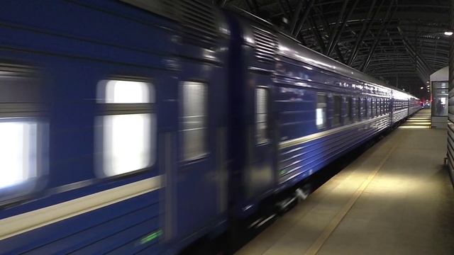 Электровоз ЧС7-107 (ТЧЭ-33) со скорым поездом "Славянский экспресс" №004Б Брест - Москва. смотреть онлайн