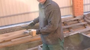 Простой и быстрый способ очистить бетономешалку и другой металлический инструмент без воды.