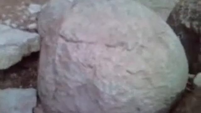 ДОПОТОПНАЯ ИСТОРИЯ КОТОРУЮ МОЖНО ПОЩЮПАТЬ-КАМЕННЫЕ ЯДРА В ПСКОВЕ